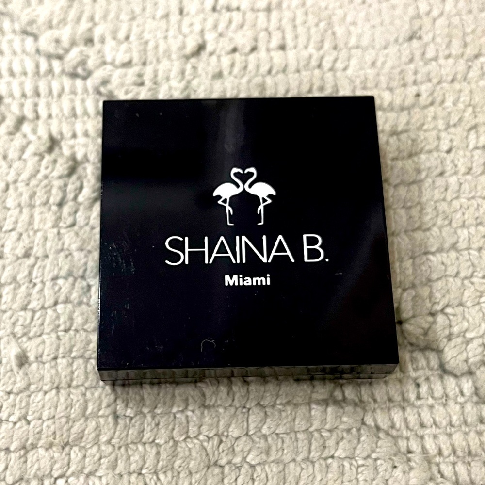 NWOT, Shaina B grey and silver shimmer pigment duo.